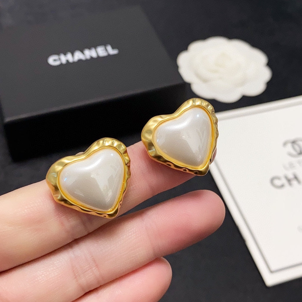 18K Chanel Heart Pearl Earrings