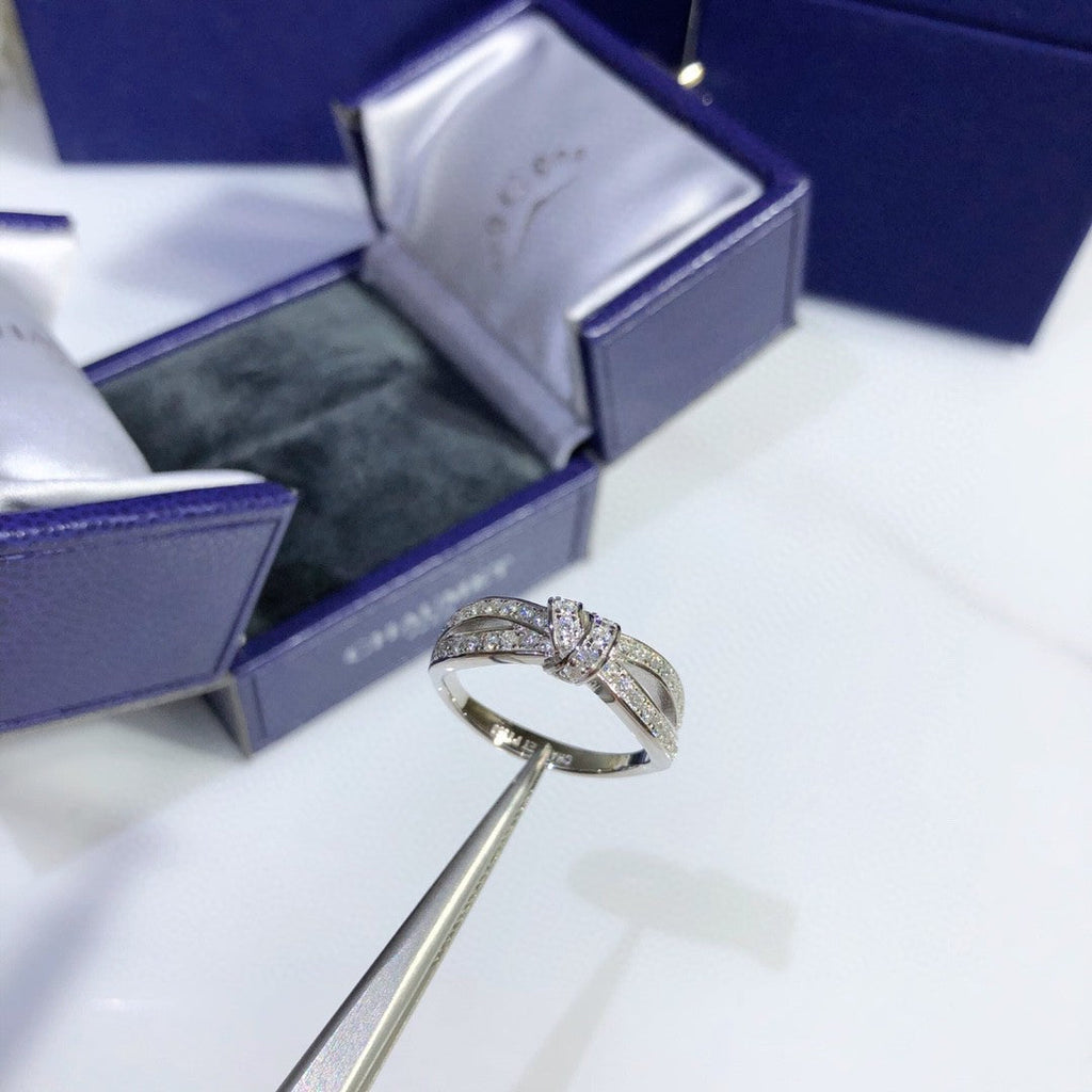 18K Chaumet Diamond Ring