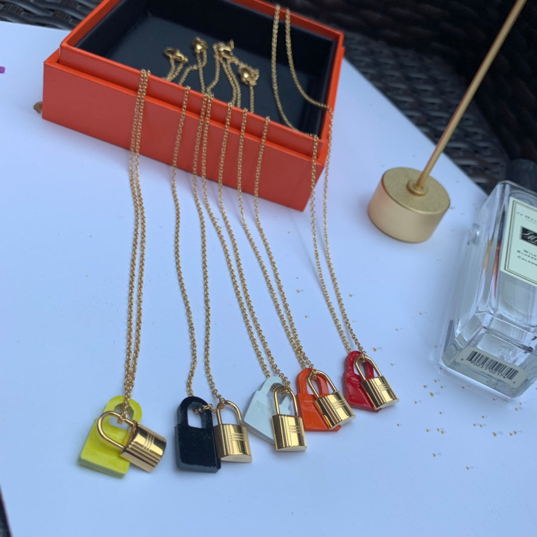 18K O'Kelly Black Pendant Hermès Necklace