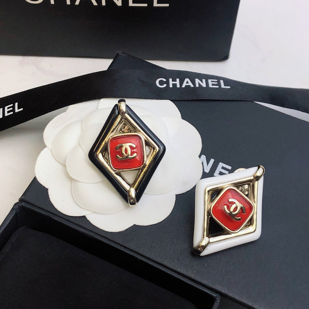 18K Chanel Rhombus Brooch
