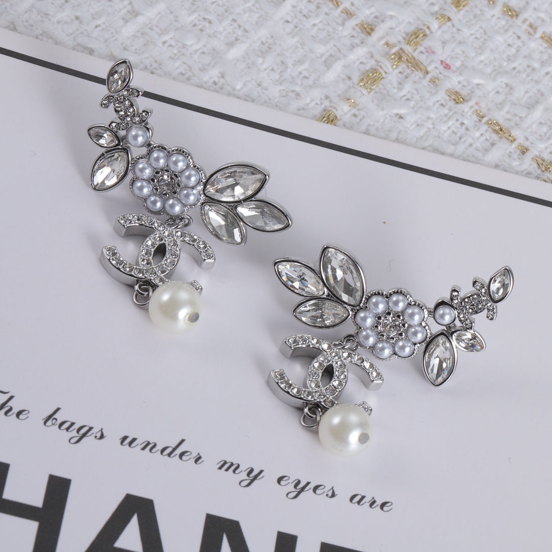 18K Chanel Flower Crystals Earrings
