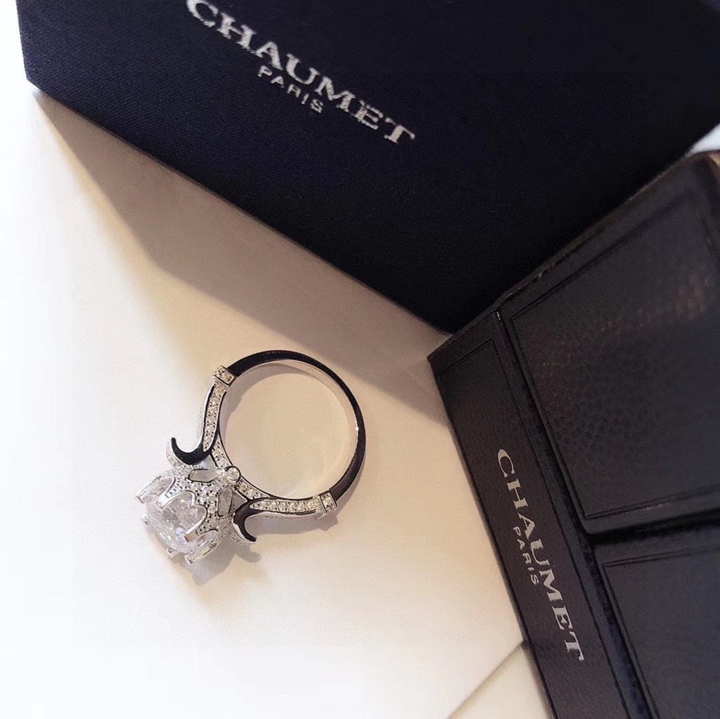 18K Chaumet Joséphine Ring