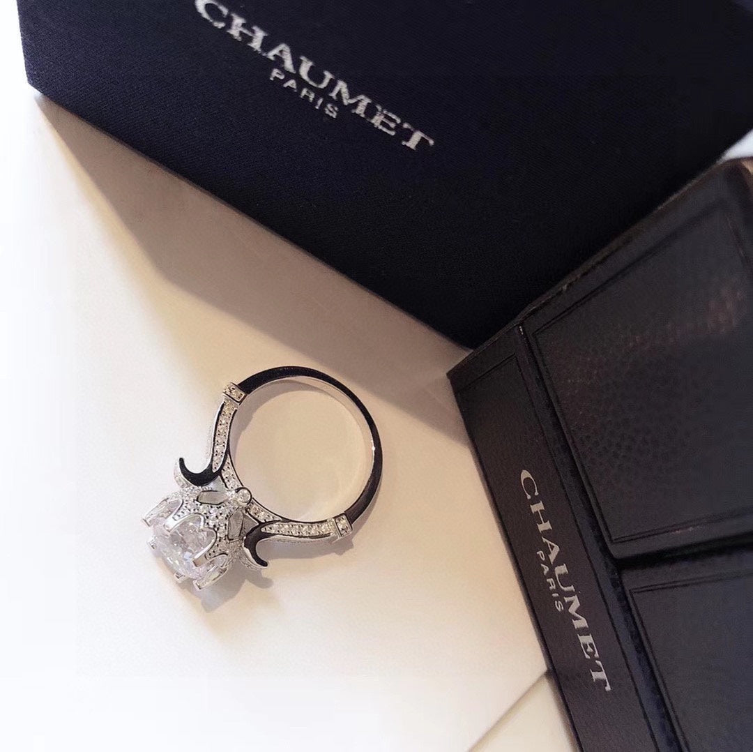 18K Chaumet Joséphine Ring