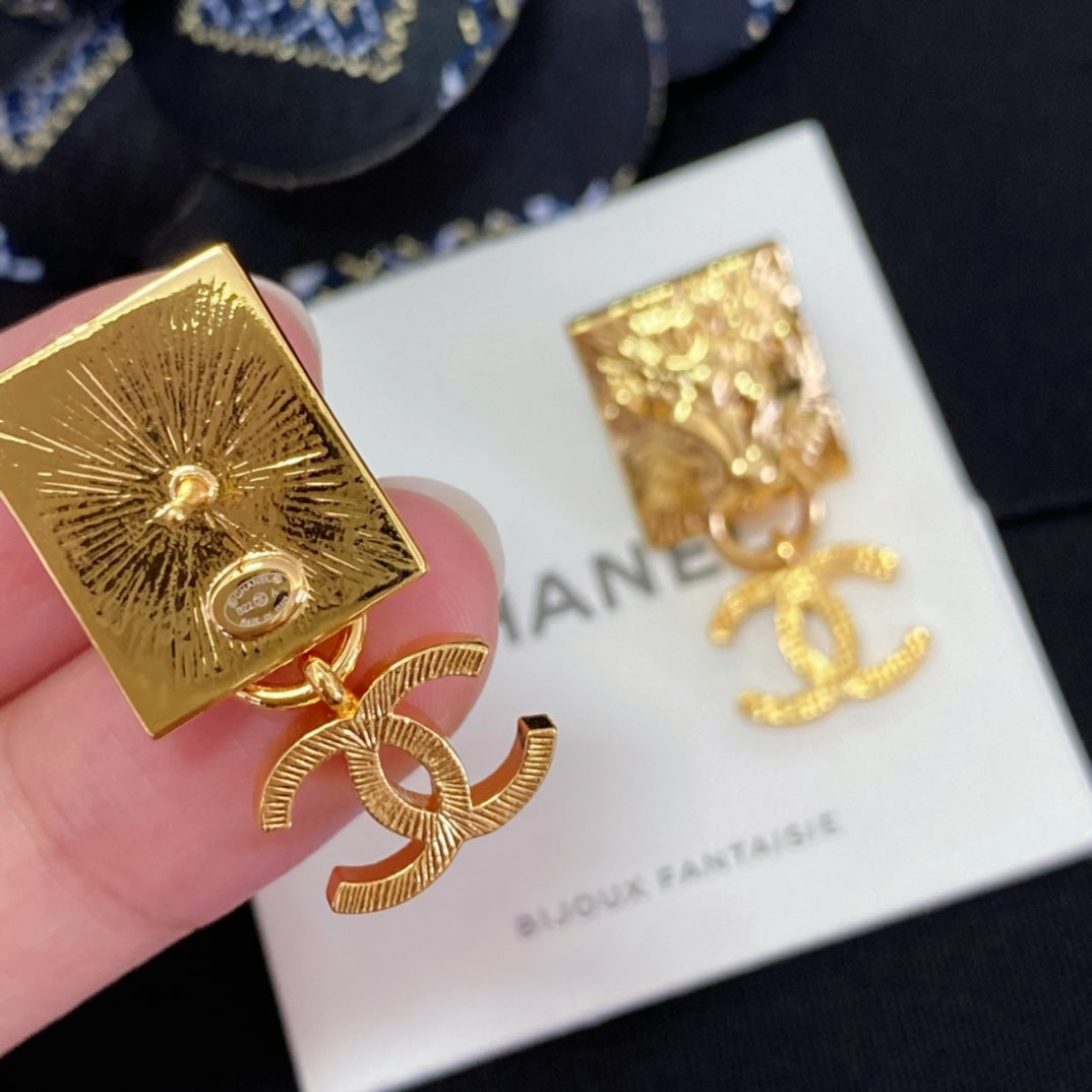 18K Chanel Lion Sharp Earrings