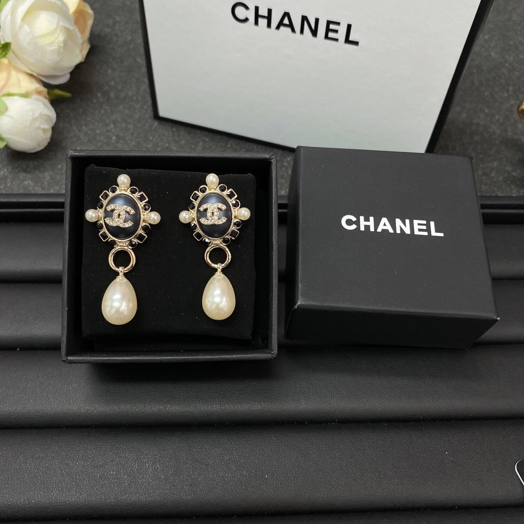18K Chanel Pearl Pendant Earrings