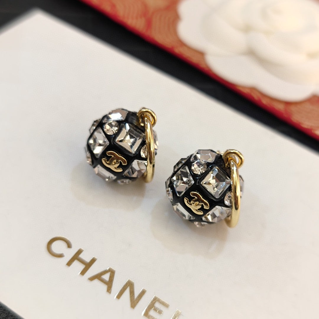 18K Chanel Round Crystals Earrings