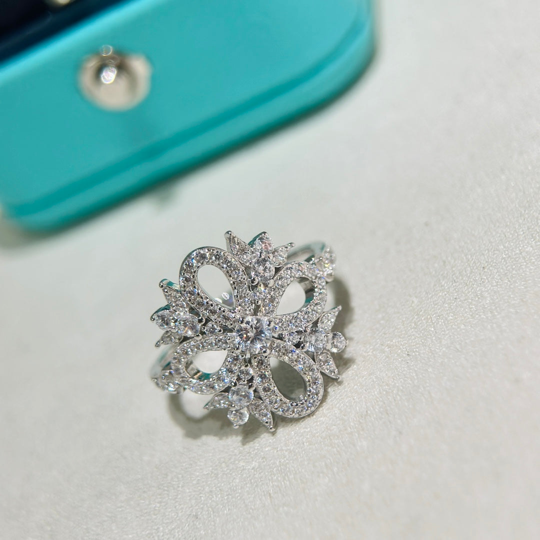 18K Tiffany & Co. Vinatge Flower Ring