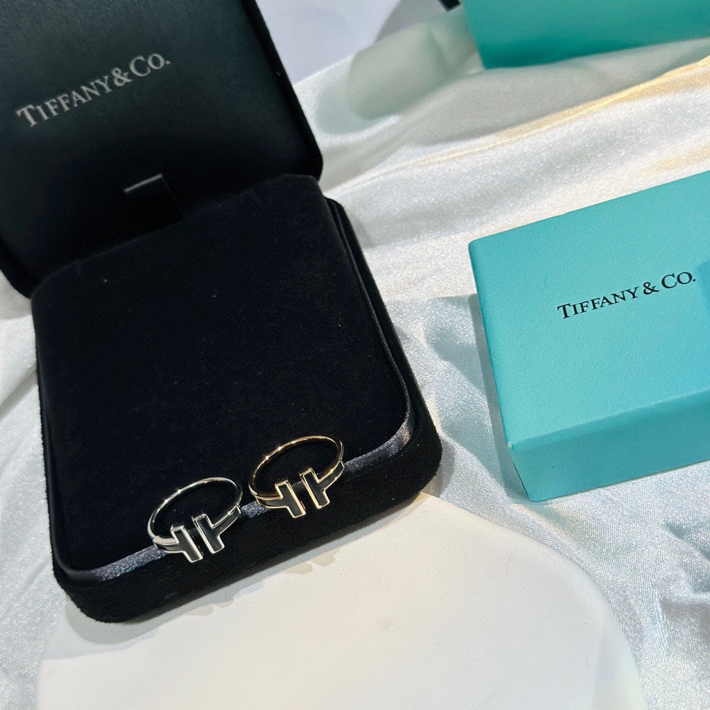 18K Tiffany & Co. Black Onyx Wire Ring