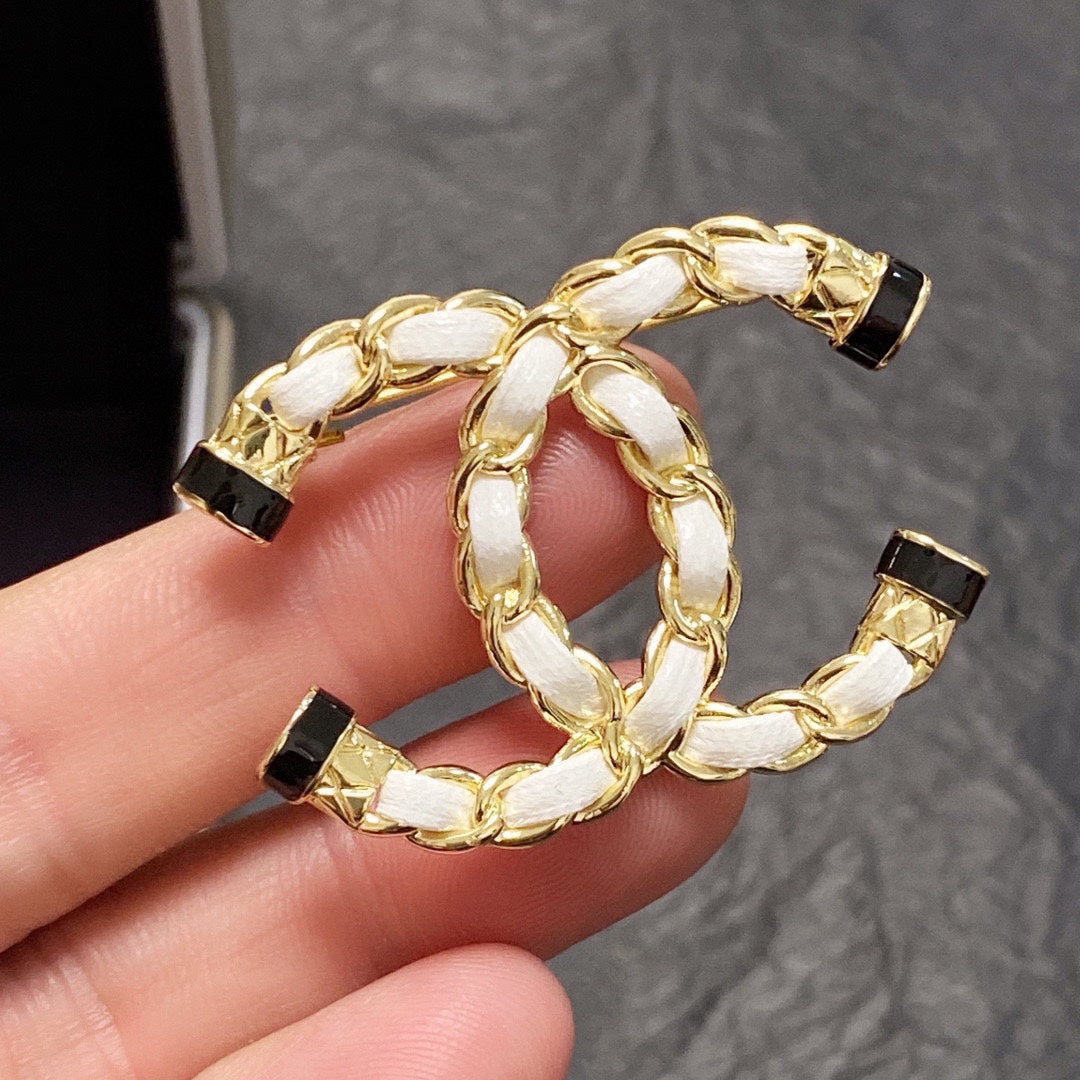 18K Chanel Pearl Brooch