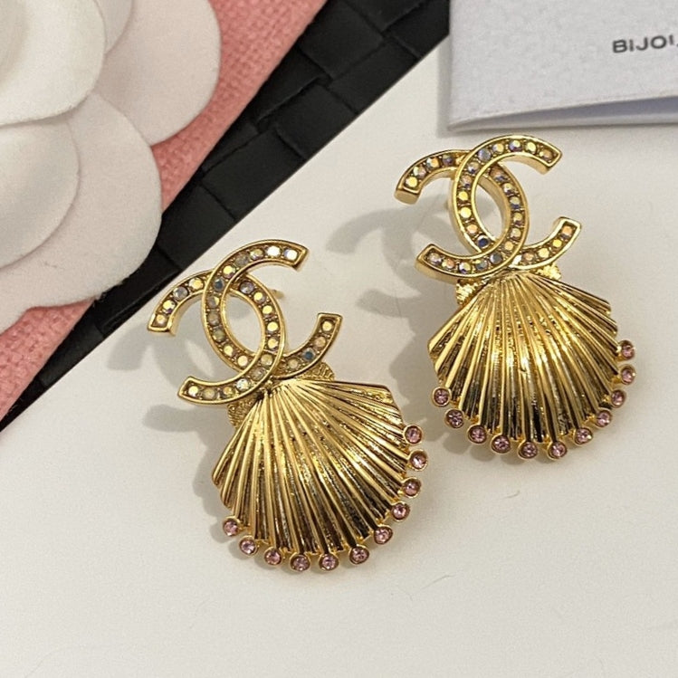18K Chanel Shell Pendant Earrings