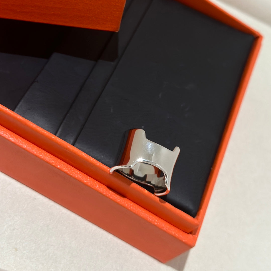 18K Amazone Large Hermès Ring