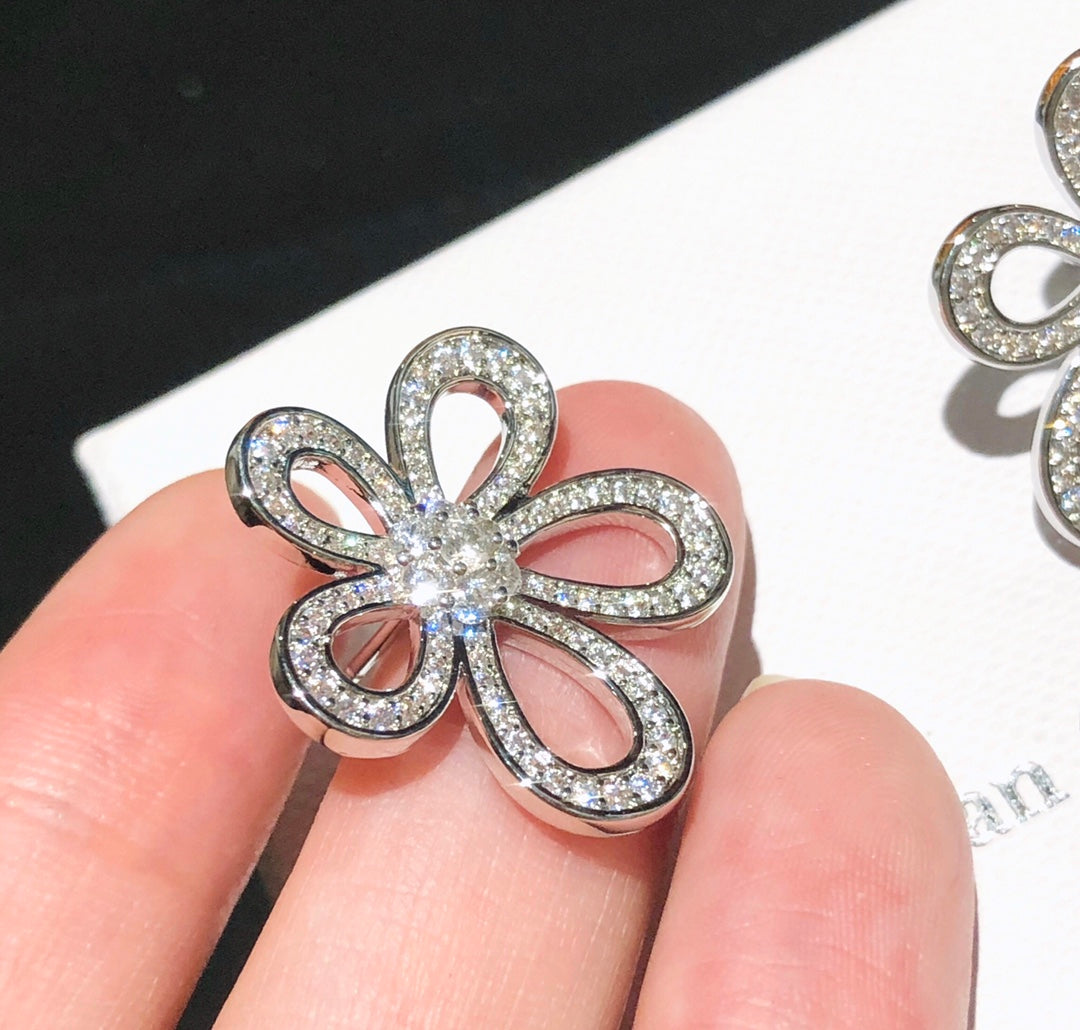 18k Van Cleef & Arpels Flowerlace Earrings