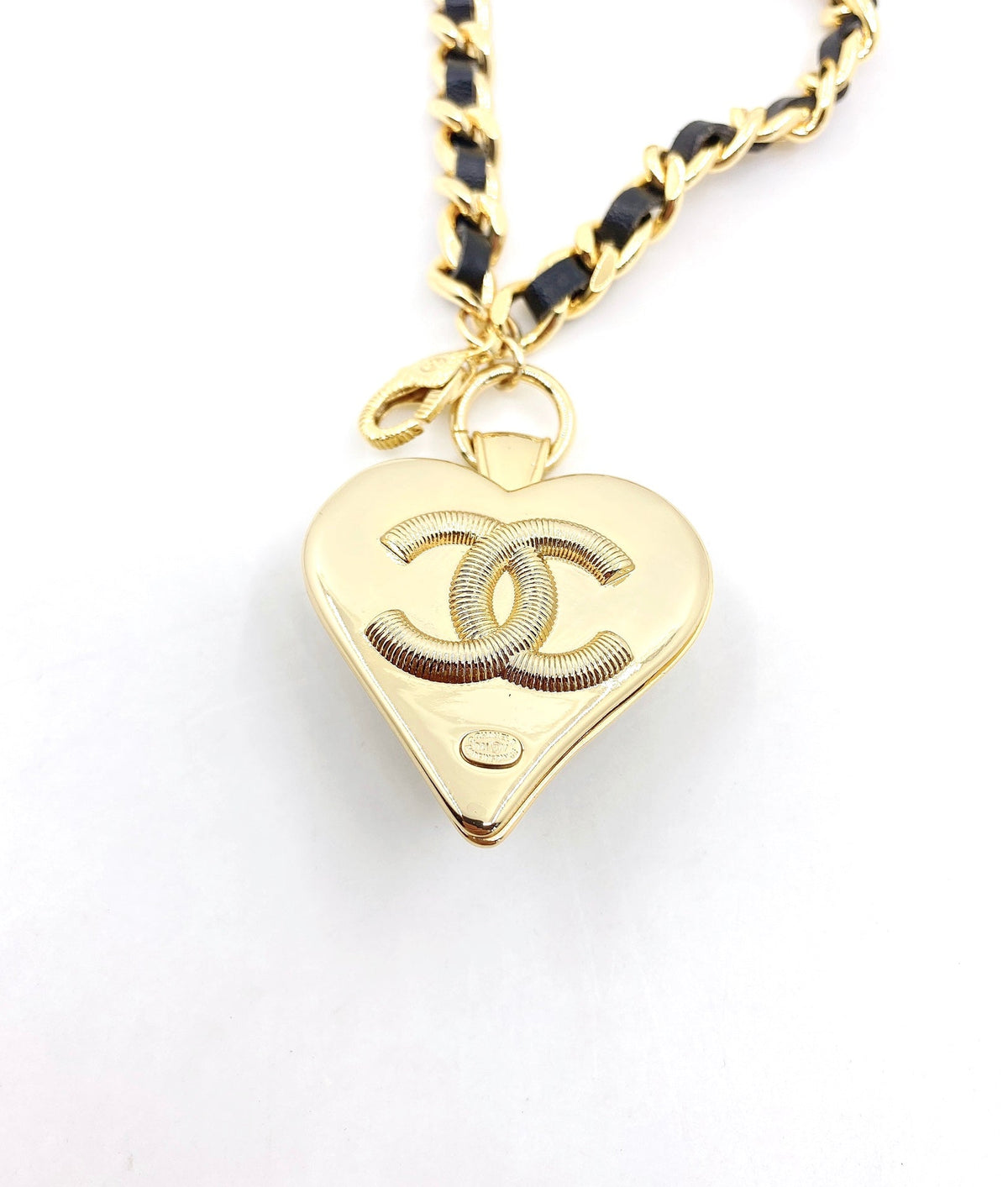 18K Chanel Heart Pendant Necklace