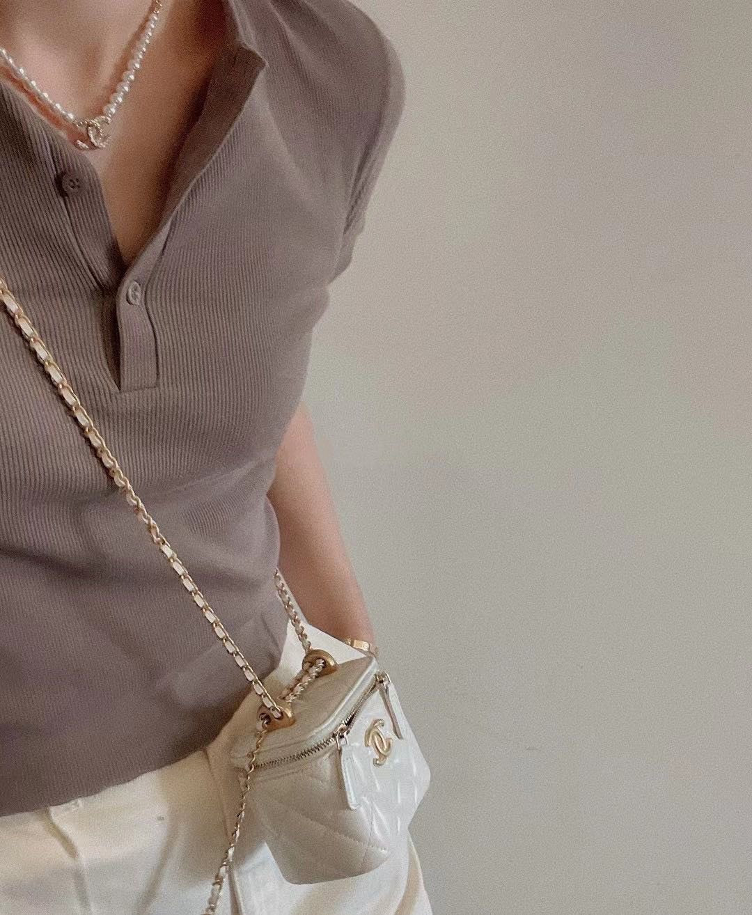 18K Chanel Pearls Choker Necklace