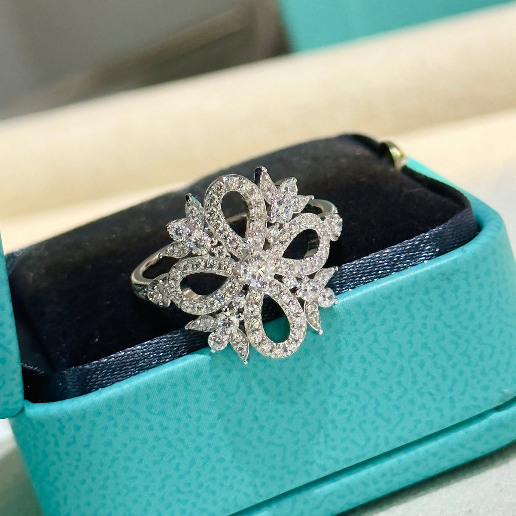 18K Tiffany & Co. Vinatge Flower Ring