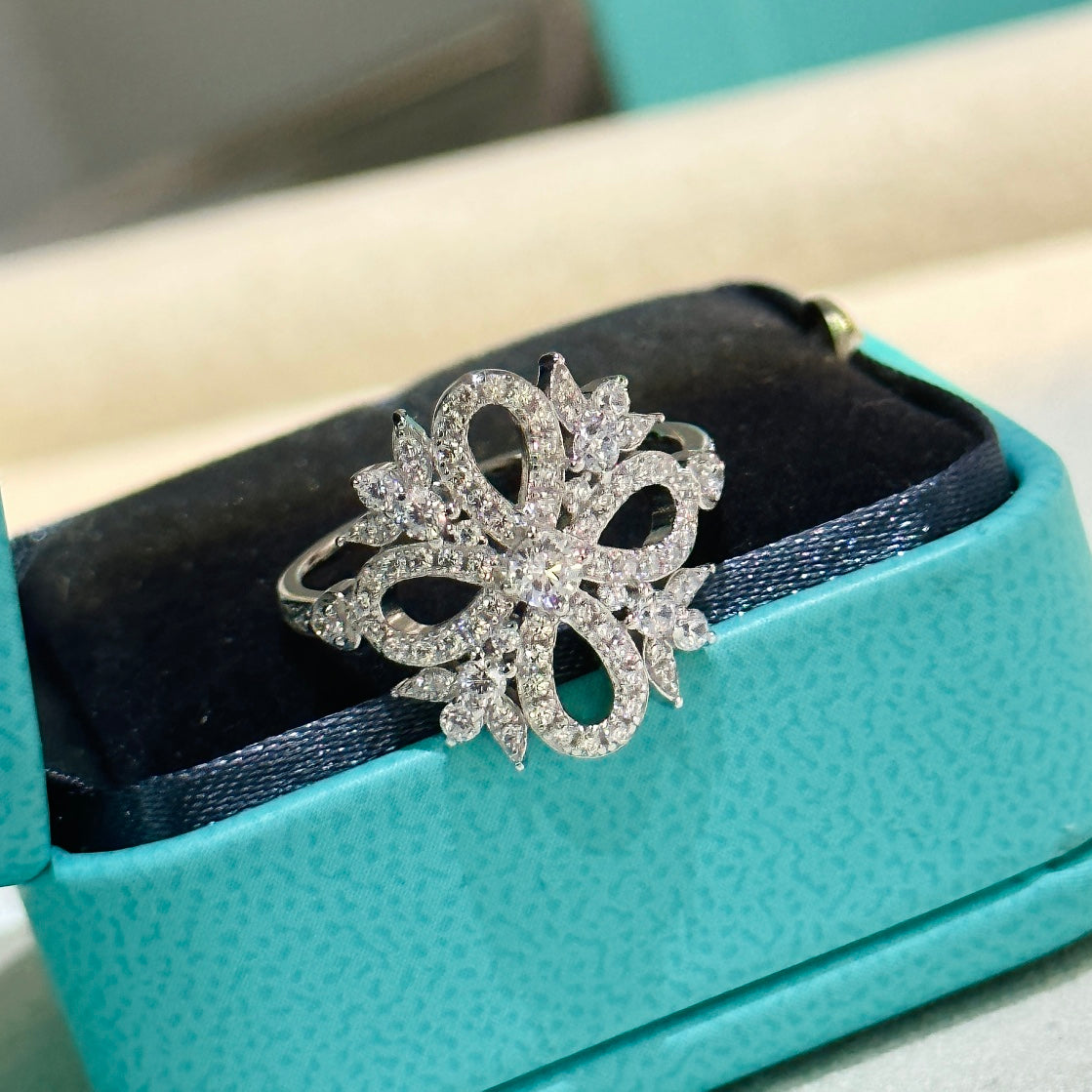 18K Tiffany & Co. Vinatge Flower Ring
