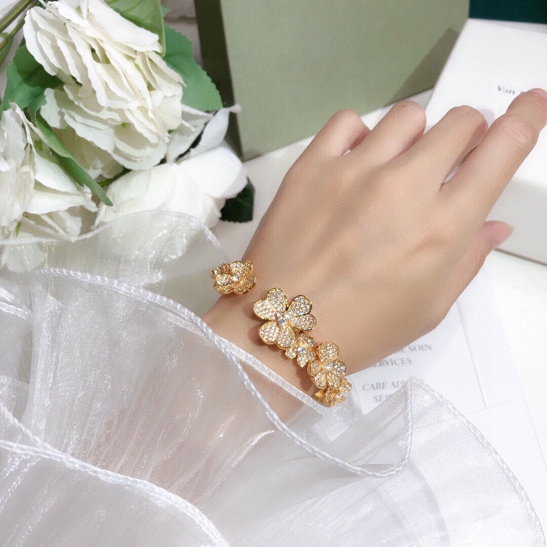 18K Van Cleef & Arpels Frivole Seven Flowers Diamonds Bracelet