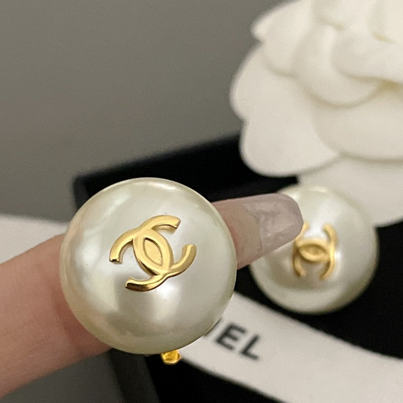 18K Chanel Pearl Gold Round Earrings