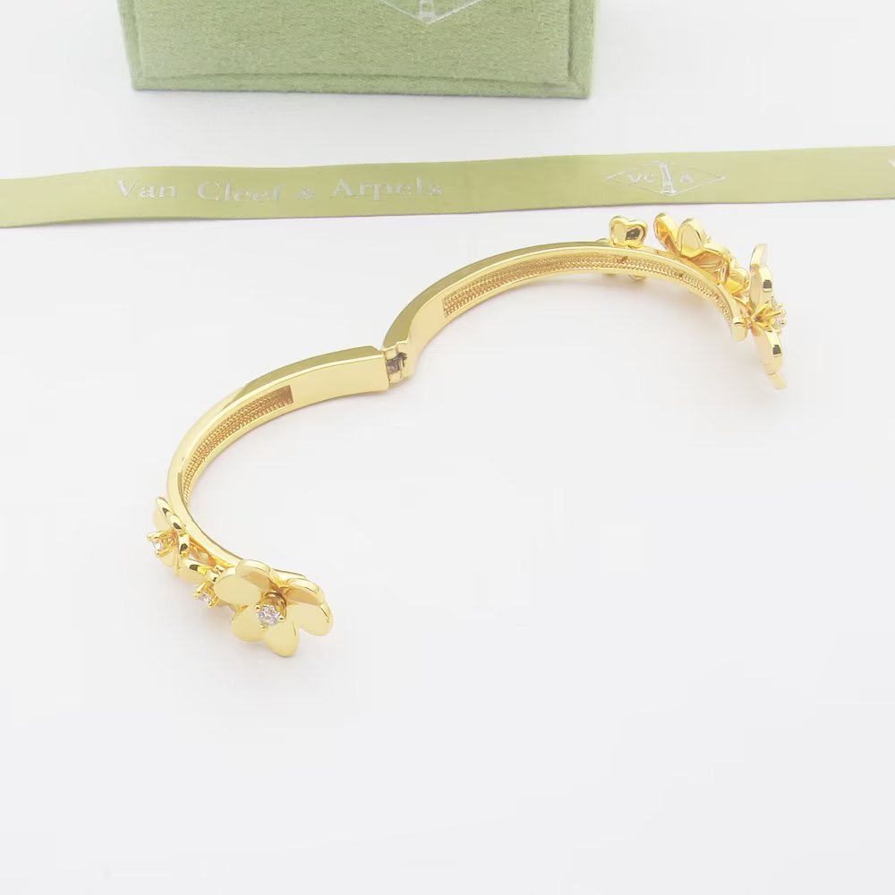 18K Van Cleef & Arpels Frivole Seven Flowers Bracelet