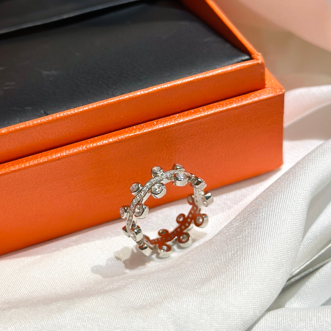 18K Vine Flower Dewdrops Diamond Hermès Ring