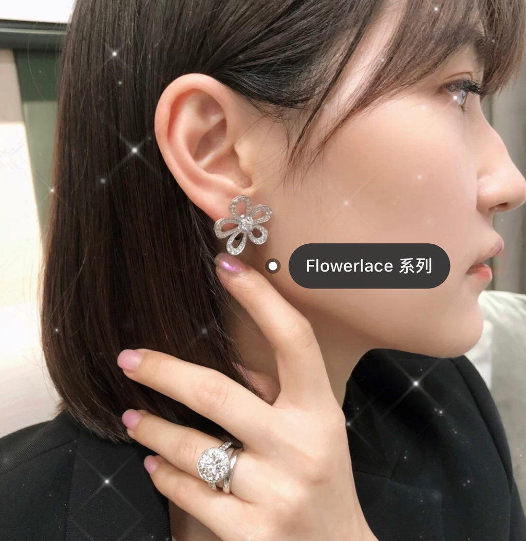 18k Van Cleef & Arpels Flowerlace Earrings