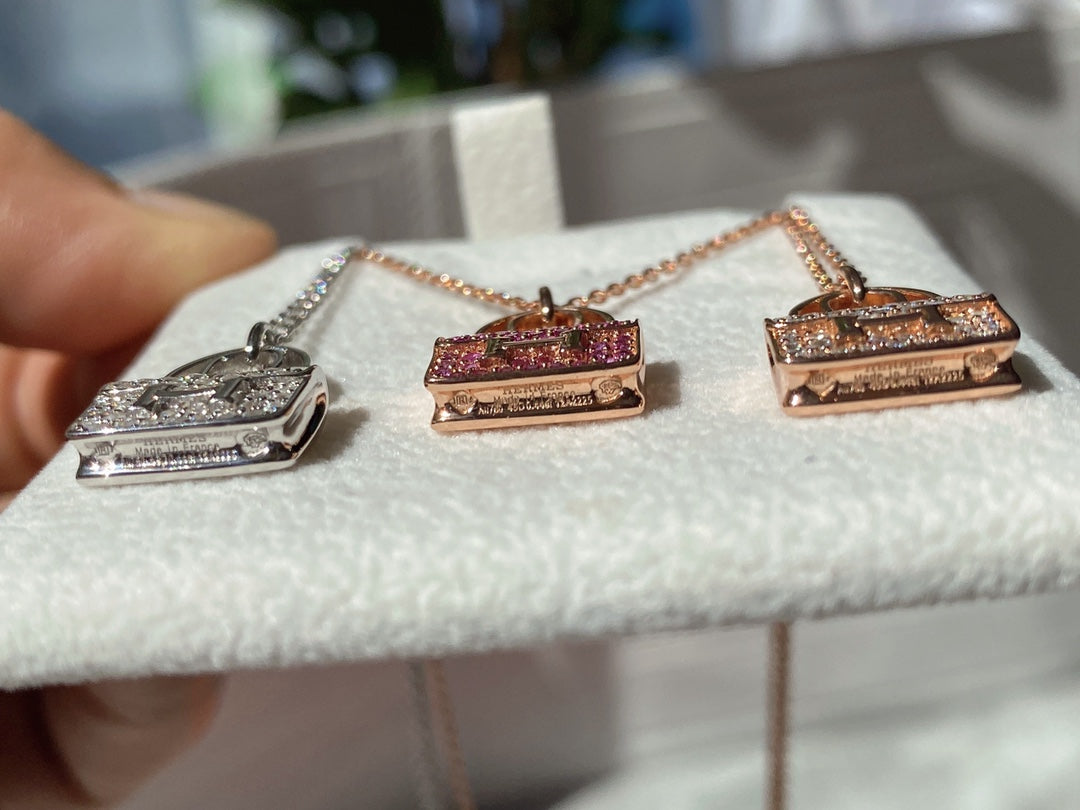 18K Hermès Amulettes Constance Pink Diamonds Pendant Necklace