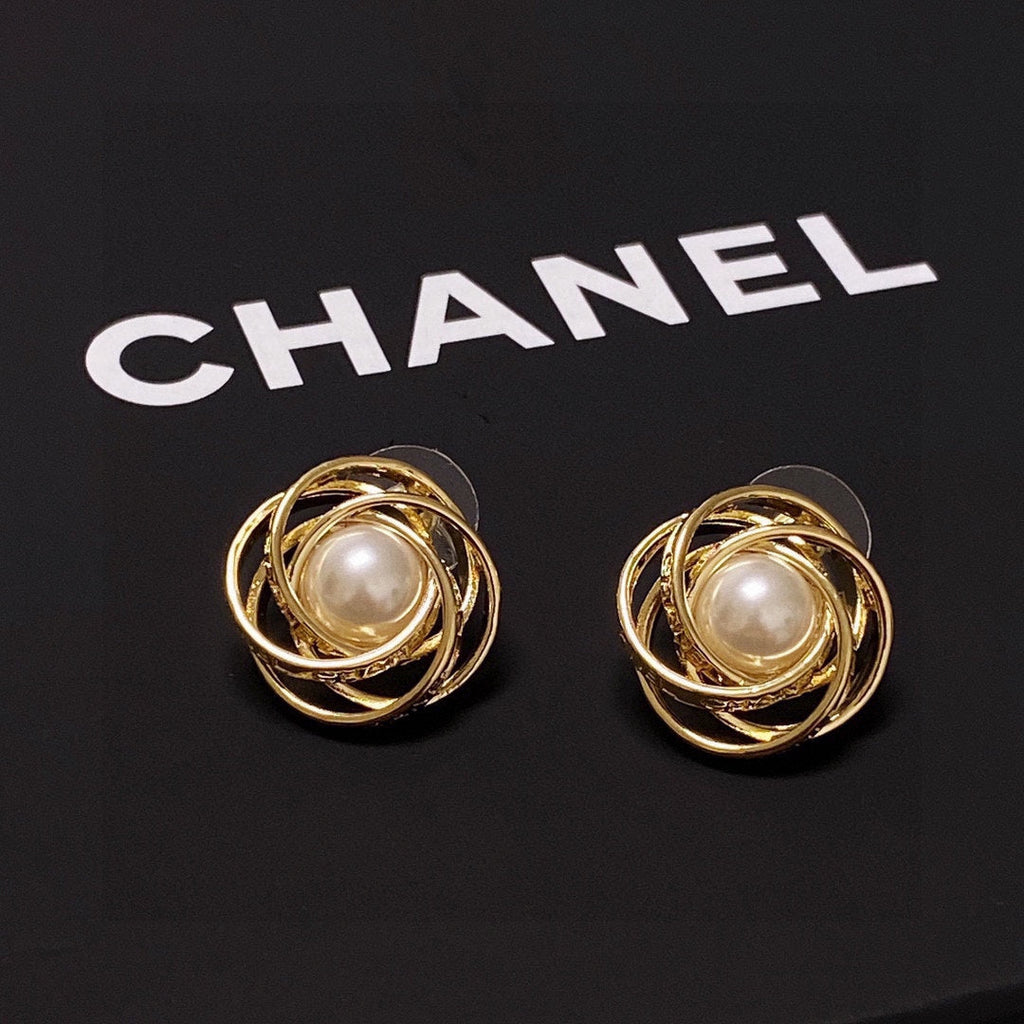 18K Chanel Pearl Earrings