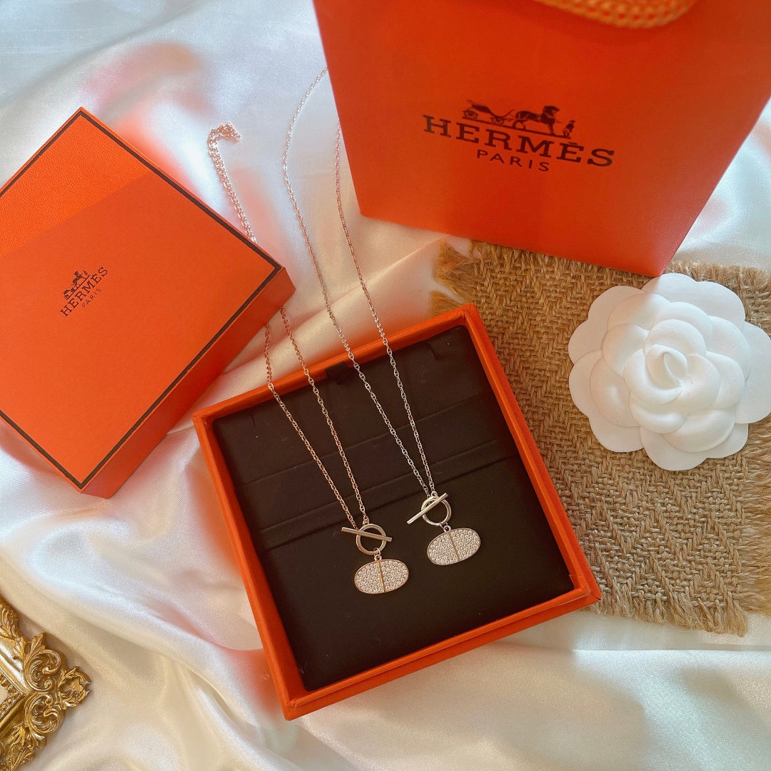 18K Chaine D'ancre Contour Pendant Hermès Necklace