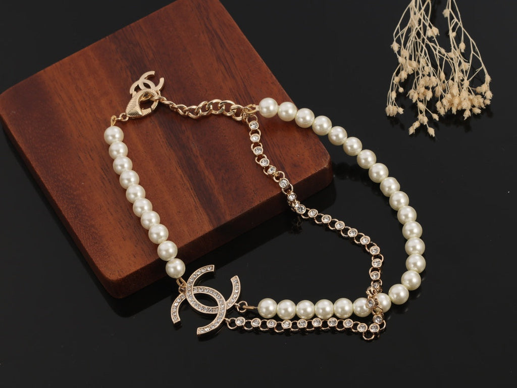 18K Chanel Pearls Necklace
