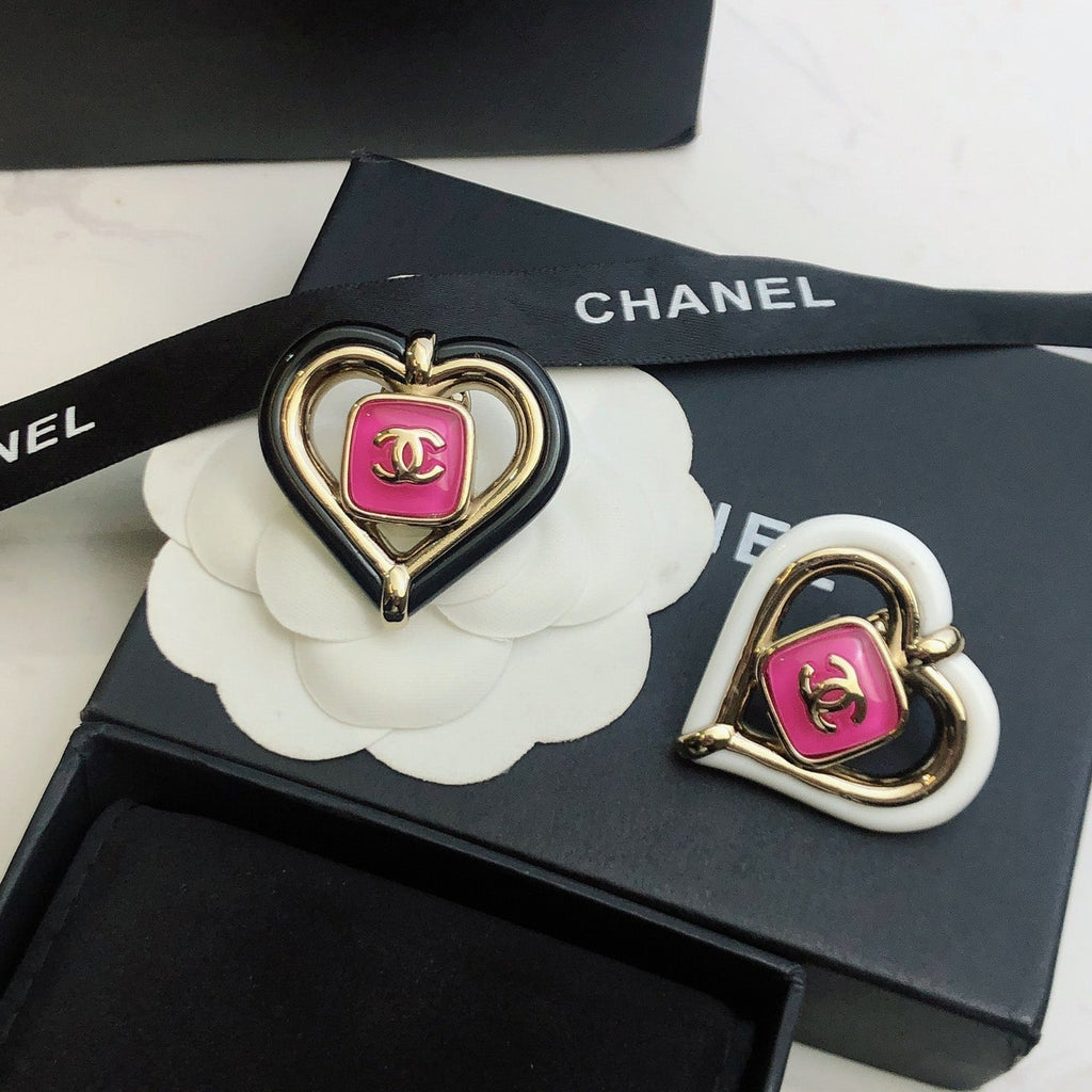 18K Chanel Heart Brooch