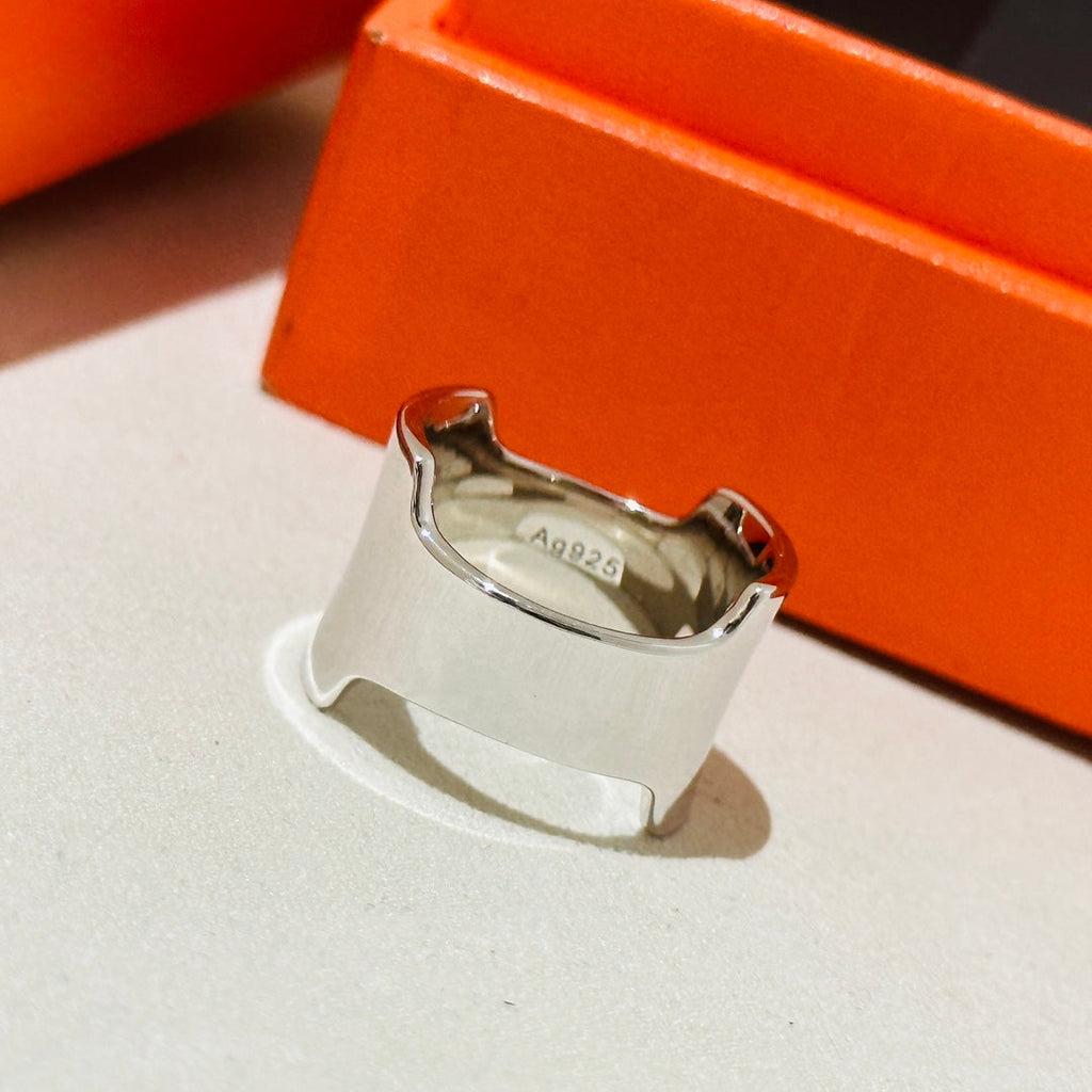 18K Amazone Large Hermès Ring