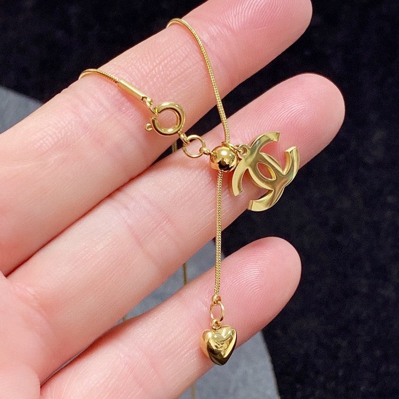 18K Chanel Heart Pendant Gold Necklace