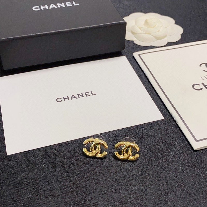 18K Chanel Gold Earrings