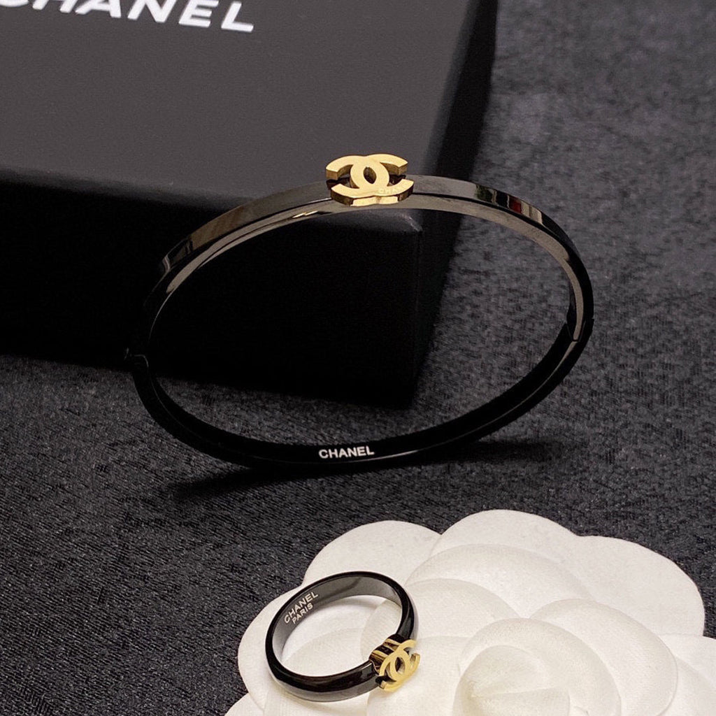 18K Chanel Black Ring