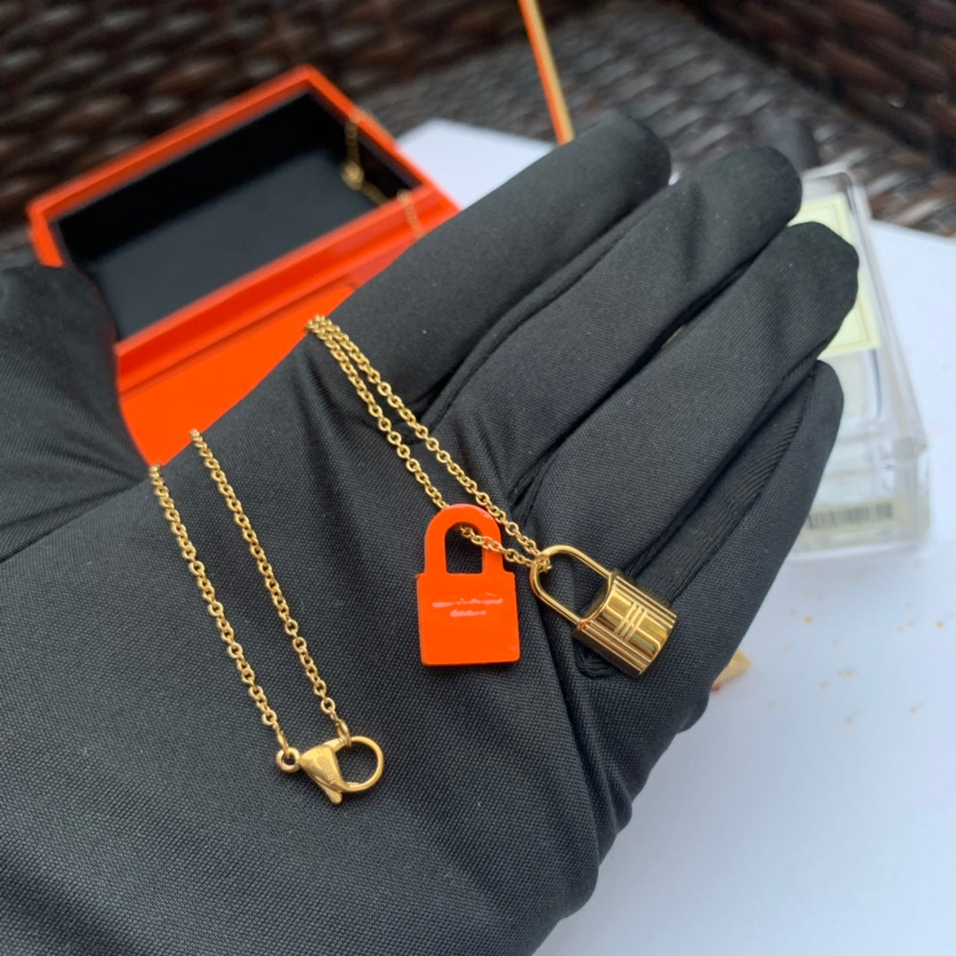 18K O'Kelly Orange Pendant Hermès Necklace